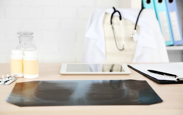 Lugar de trabajo médico en la oficina — Foto de Stock