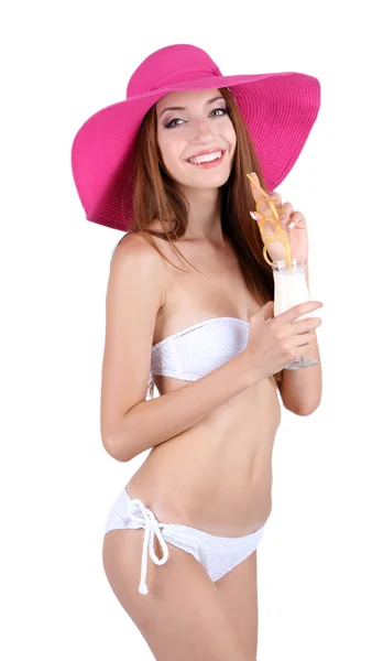 Красива молода жінка в купальнику з коктейлем ізольована на білому — стокове фото