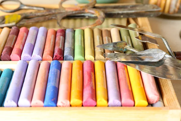 Colorful chalk pastels in box with palette knifes close up — Stock Photo, Image