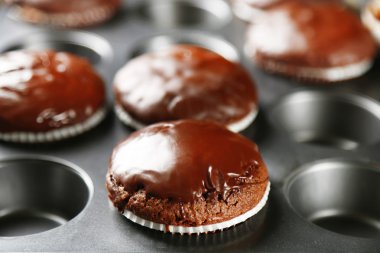 Lezzetli ev yapımı çikolatalı kek ile kompozisyon 