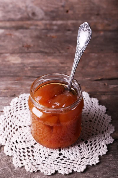 Jar of tasty jam on wooden background — Stock Photo, Image