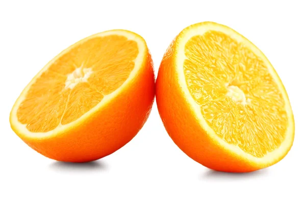 Sappige helften van geïsoleerd op wit oranje — Stockfoto