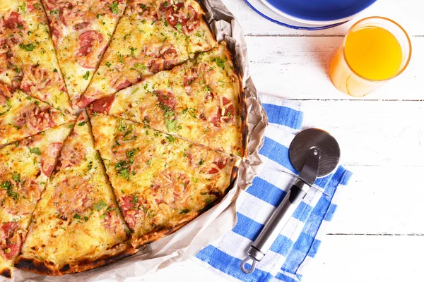 Tasty pizza with tableware on wooden table close up — Stock Photo, Image