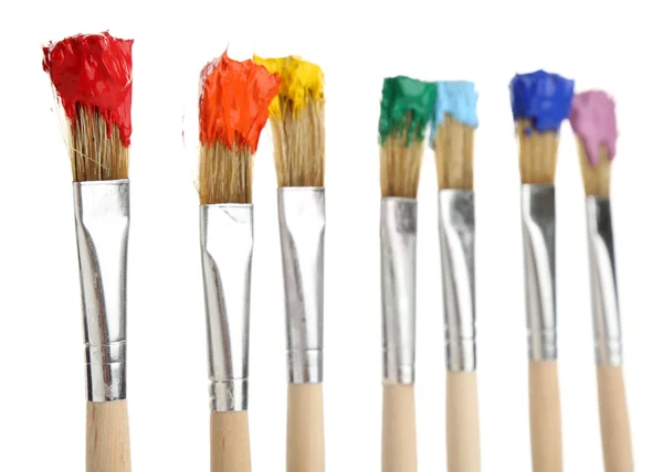 Pinceles con pinturas de colores — Foto de Stock