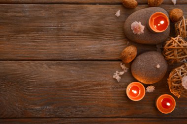 Ahşap arka planda spa tedavisinin bileşimi