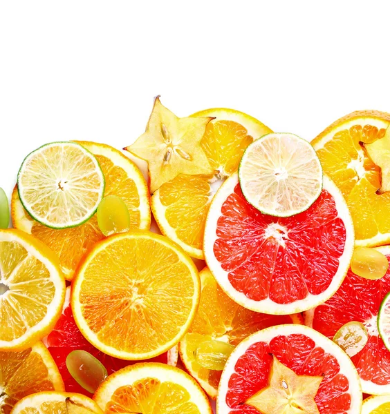 Frutas en rodajas aisladas en blanco — Foto de Stock