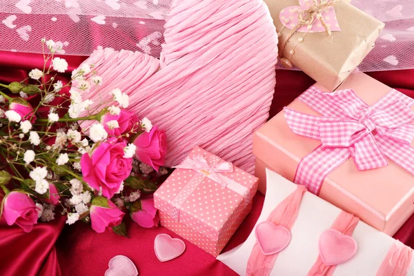 Handgemachtes Geschenk am Valentinstag, Nahaufnahme — Stockfoto