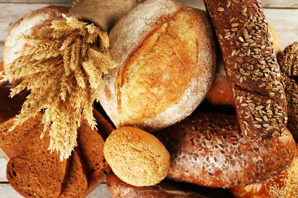 Anderes Brot mit Ohren aus nächster Nähe — Stockfoto