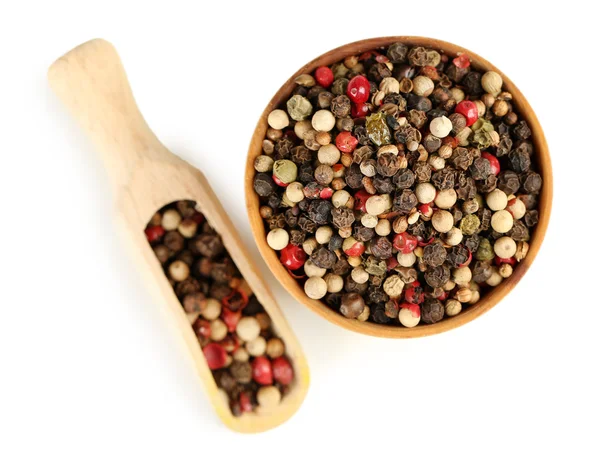 Pepper in wooden bowl, isolated on white — Stock Photo, Image