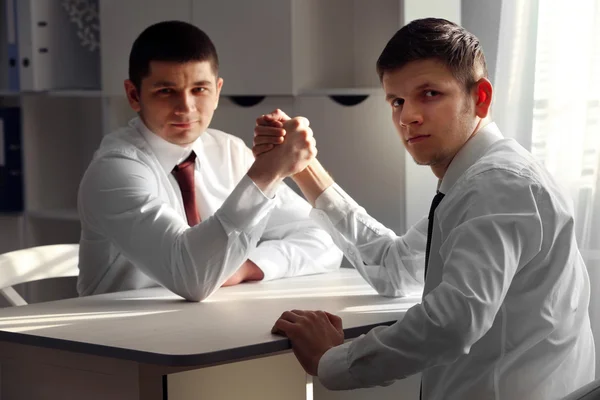 Arm wrestling of business people in office — Stock Photo, Image