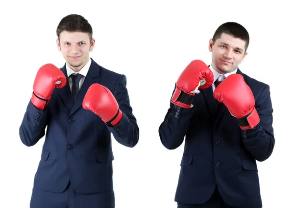 Dos hombres de negocios guapos con guantes de boxeo aislados en blanco —  Fotos de Stock