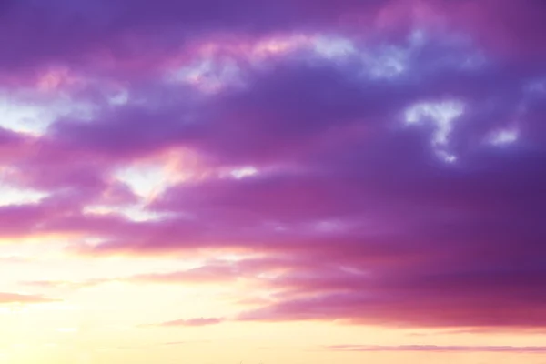 Schöner Blick auf den Himmel bei Sonnenuntergang — Stockfoto