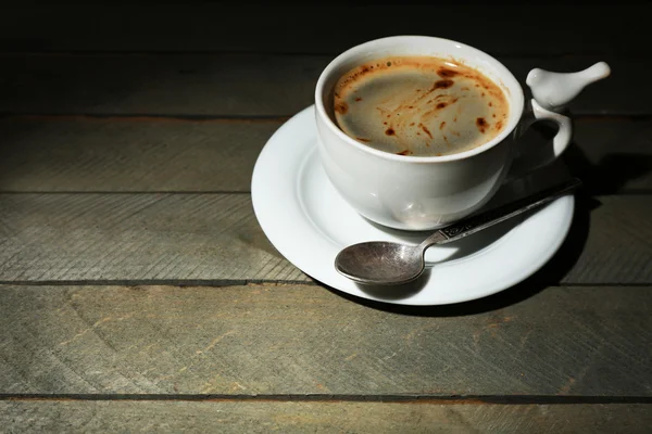 Taza de café sobre fondo rústico tablones de madera —  Fotos de Stock