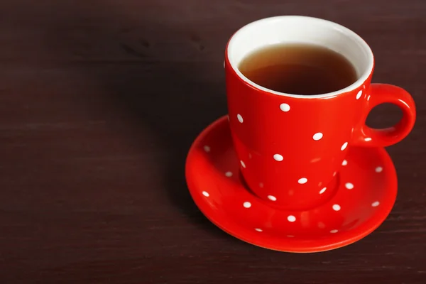 Filiżanka herbaty na kolor drewniany stół tło — Zdjęcie stockowe