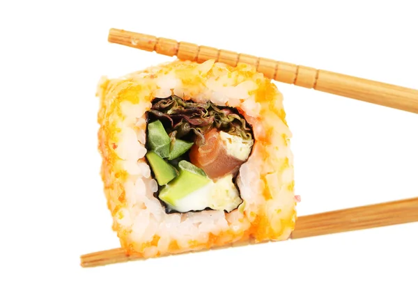 Rollo de sushi con palillos aislados en blanco — Foto de Stock