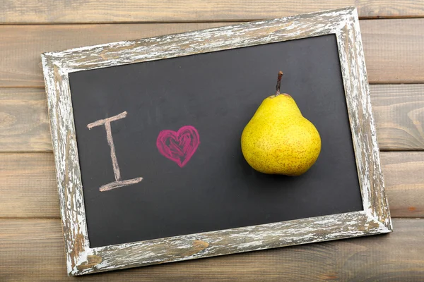 I love pear written on chalkboard, close-up — Stock Photo, Image