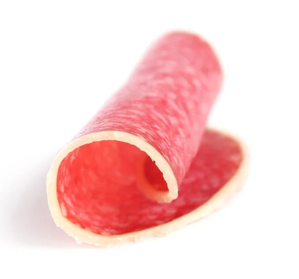 Tranche de salami isolée sur fond blanc — Photo