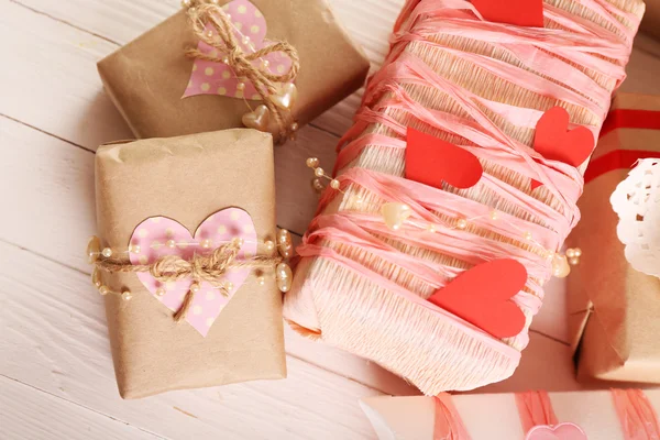 Hermosas cajas de regalo de primer plano. Concepto de San Valentín — Foto de Stock
