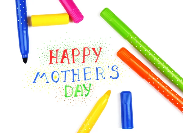 Happy Mothers Day bericht geschreven op papier met markeringen close-up — Stockfoto