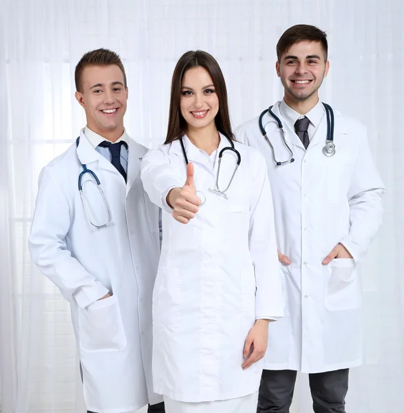 Trabajadores médicos en el hospital — Foto de Stock