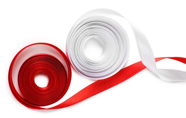 Красочные красные и белые ленты, изолированные на белом — стоковое фото