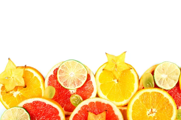 Frutas en rodajas aisladas en blanco — Foto de Stock