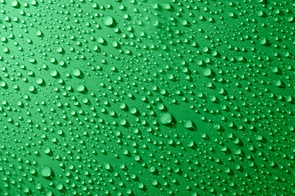 Gotas de água em vidro no fundo verde — Fotografia de Stock