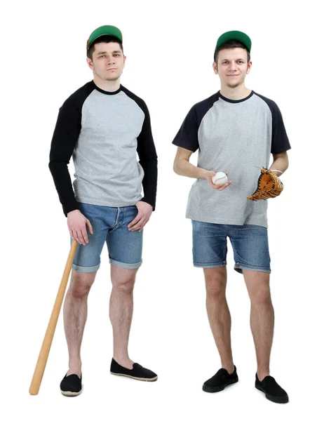 Två stiliga unga män med bat och handske för baseball isolerad på vit — Stockfoto