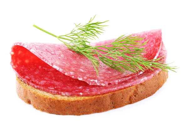 Sandwich met salami en dille geïsoleerd op wit — Stockfoto
