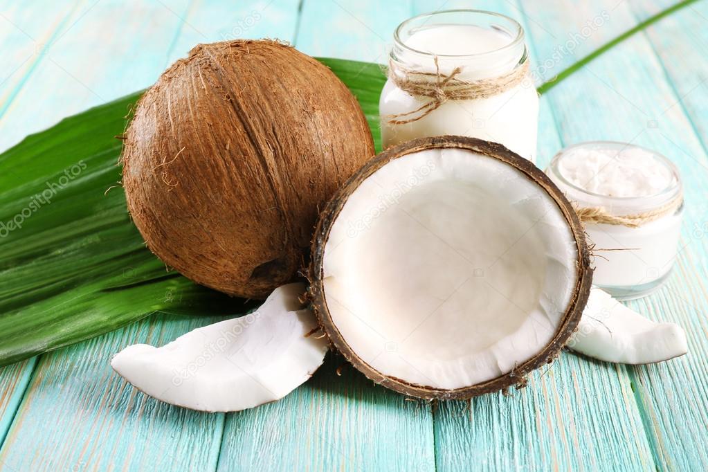 Кокосовое масло в косметике. Аюрведа кокосовое масло. Фотофон кокосы. Кокосовое масло coconut. Где использовать кокосовое.