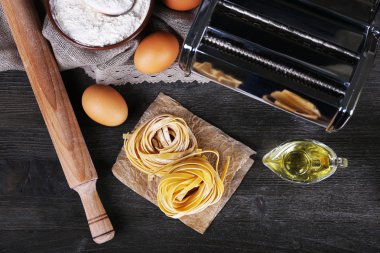 Makarna makarna makinesi rustik ahşap zemin hazırlama