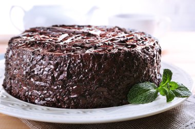 Tabloda çay lezzetli çikolatalı kek yakın çekim