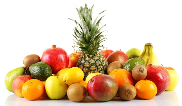 Surtido de frutas exóticas aisladas en blanco — Foto de Stock