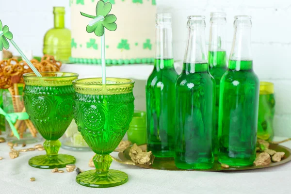 Composition for St Patrick Day with drinks and sweets on table close up — Stock Photo, Image
