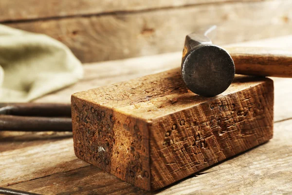 Ferramentas de artesanato na mesa de perto — Fotografia de Stock