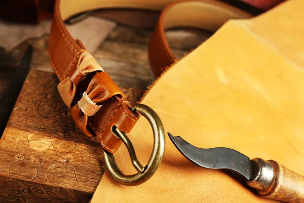 Leather belt and blade on table close up — Stock Photo, Image