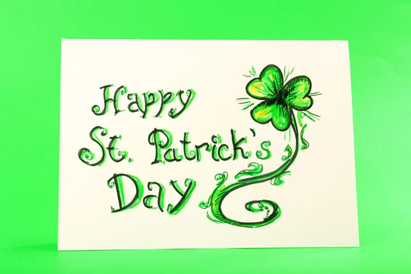Gelukkige St Patrick dag kaart op groene achtergrond — Stockfoto