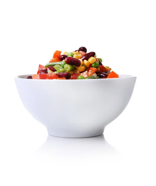 Gesunde Bohnen Salat isoliert auf weiß — Stockfoto