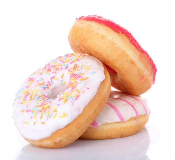 Heerlijke donuts met suikerglazuur geïsoleerd op wit — Stockfoto