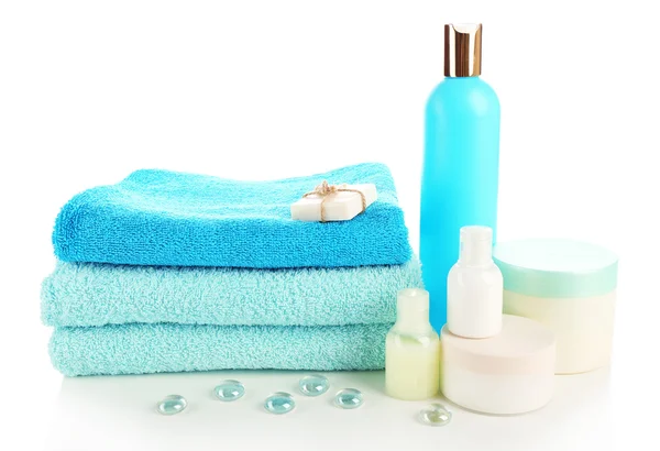 Zátiší s froté ručníky izolované na bílém — Stock fotografie