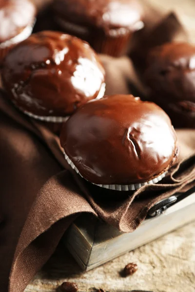 Muffins au chocolat maison savoureux, gros plan — Photo