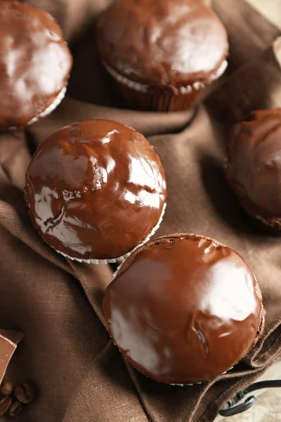 Smakelijk zelfgemaakte chocolade muffins, close-up — Stockfoto