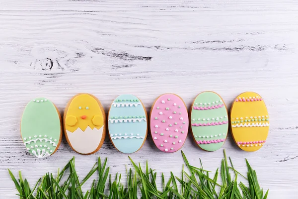 Delicious Easter cookies on wooden background — Stock Photo, Image