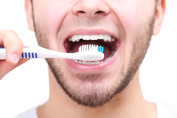 Hombre con cepillo de dientes aislado en blanco —  Fotos de Stock