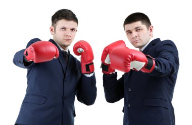 İki yakışıklı işadamları beyaz izole boks eldivenli