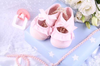 Pembe bebek hediye yakın çekim ile çizme