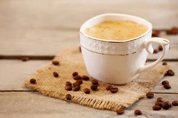 Secangkir kopi di atas meja close-up — Stok Foto