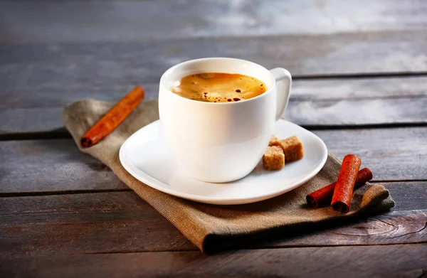 Kopje koffie op tabel close-up — Stockfoto