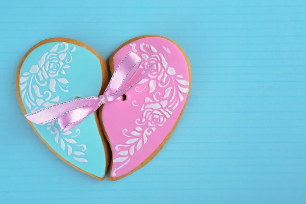 Heart shaped cookie for valentines day on color background — Stock Photo, Image