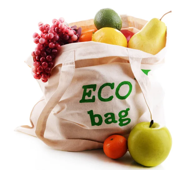 Bolsa con productos ecológicos aislados en blanco —  Fotos de Stock